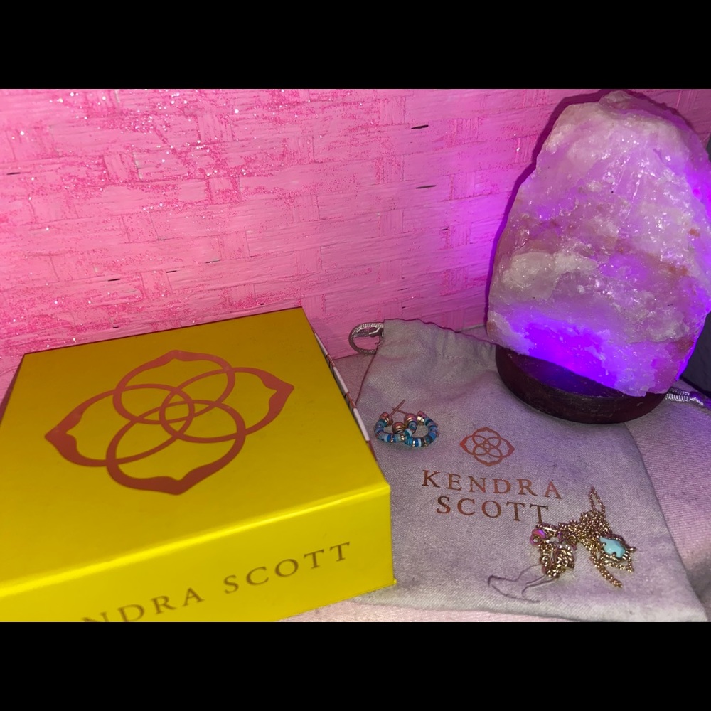 KENDRA SCOTT/Necklace+ earrings/both worn once!/TRADES OFFER💟